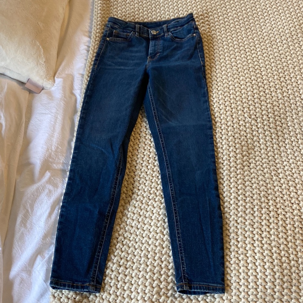 New without tags. Topshop skinny. Size 26 but I feel Topshop runs a bit small.